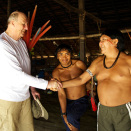 King Harald and Daví Kopenawa, thank each other for four eventful days. (Photo: Rainforest Foundation Norway / ISA Brazil)